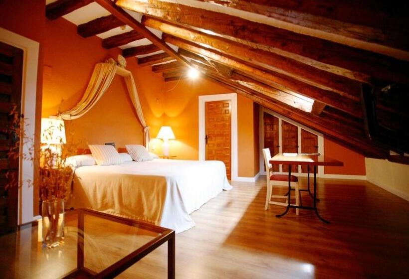 سوییت لوکس, El Hotel De La Villa