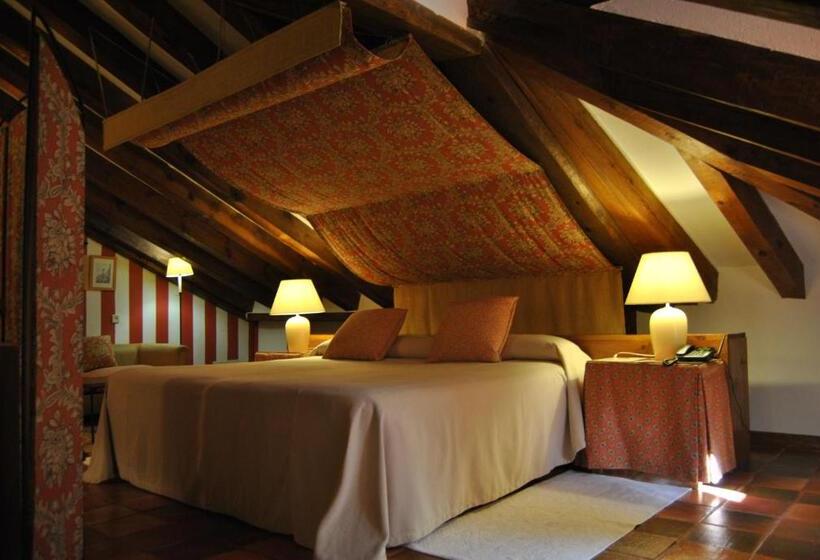 سوئیت جونیور با چشم‌انداز کوهستان, El Hotel De La Villa