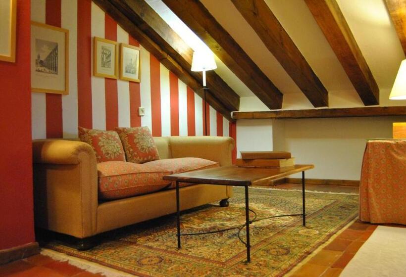 سوئیت جونیور با چشمانداز کوهستان, El Hotel De La Villa