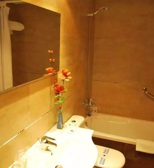 Habitación Cuádruple Estándar, Hospedium Hotel Juan Ii