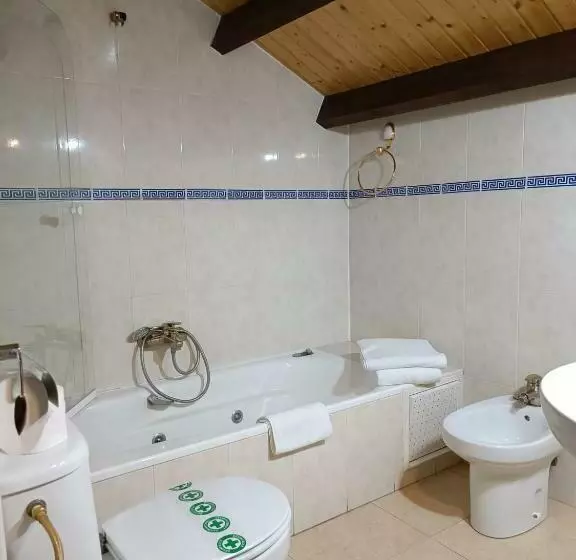اتاق استاندارد سه نفره, Hosteria Real De Zamora