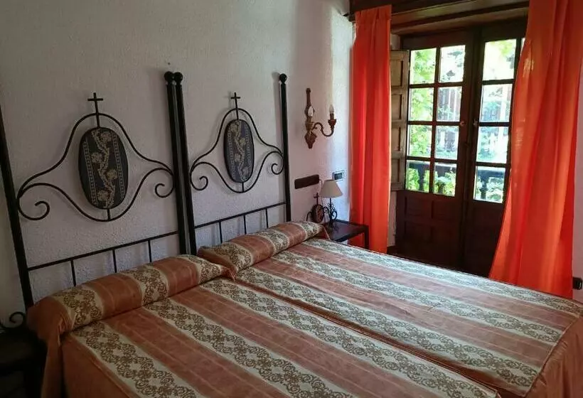 اتاق استاندارد سه نفره, Hosteria Real De Zamora