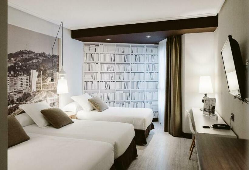 标准三人间, Abando