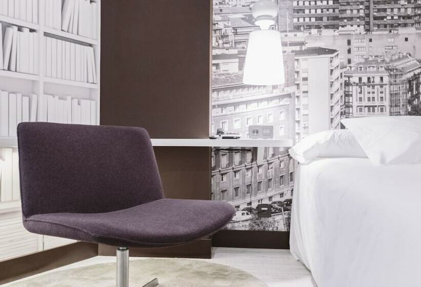 标准三人间, Abando