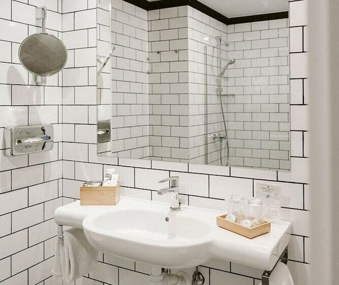 标准三人间, Abando