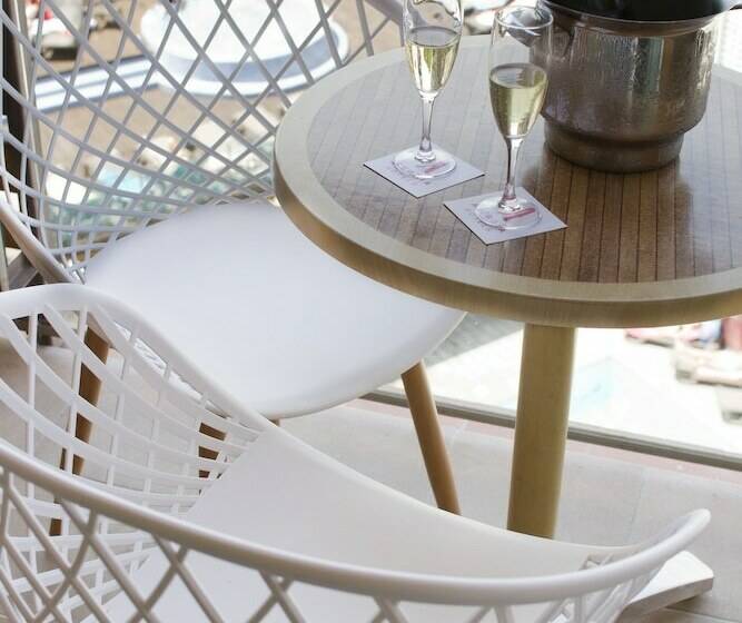 ジュニアスイート, ALEGRIA Plaza Paris SUP