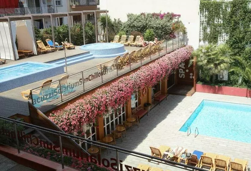 اتاق استاندارد با چشم‌انداز استخر, ALEGRIA Plaza Paris & Spa 4*SUP