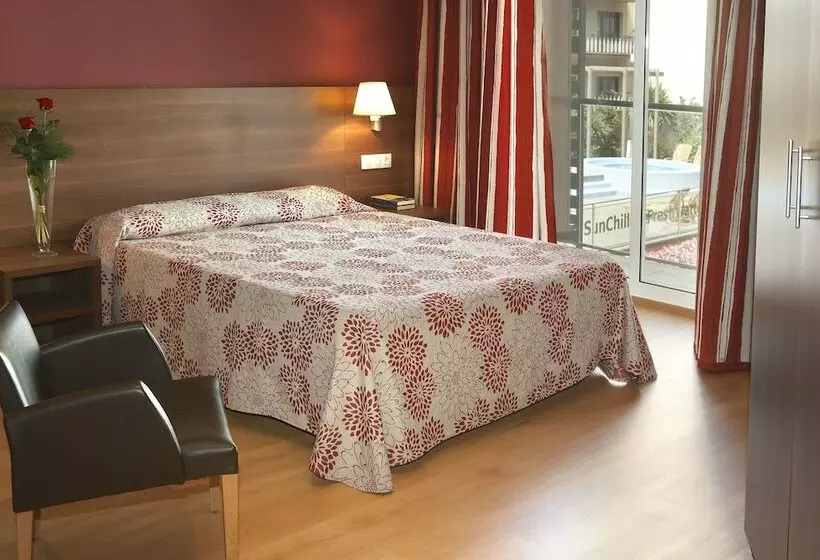 اتاق استاندارد با چشم‌انداز استخر, ALEGRIA Plaza Paris & Spa 4*SUP