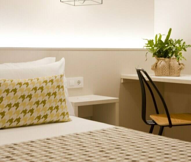 ジュニアスイート, ALEGRIA Plaza Paris SUP