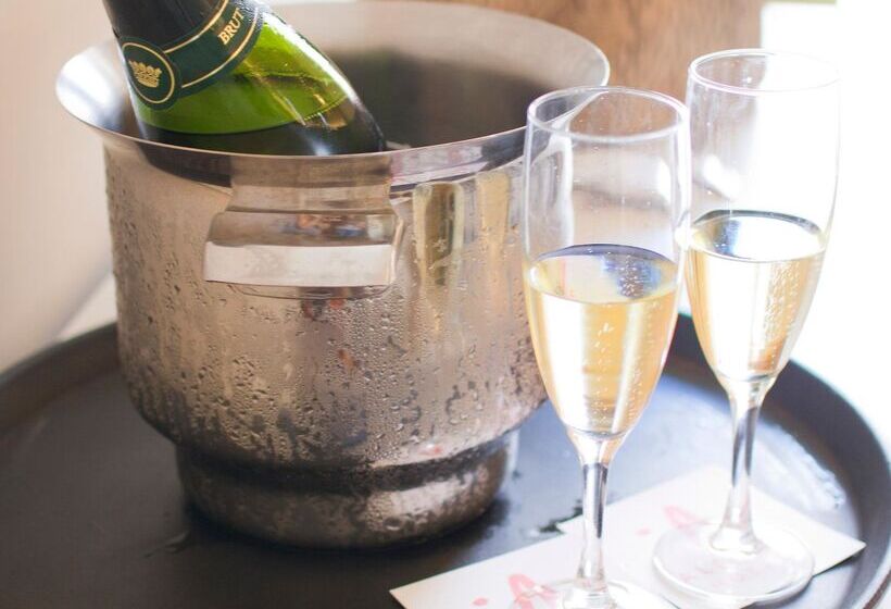 ジュニアスイート, ALEGRIA Plaza Paris SUP