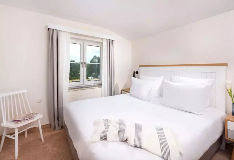 اتاق استاندارد سه تخته با چشم‌انداز استخر, ALEGRIA Plaza Paris & Spa 4*SUP