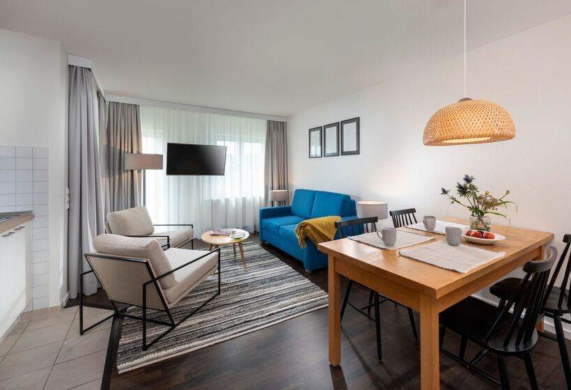 プールの見えるスタンダードトリプルルーム, ALEGRIA Plaza Paris SUP