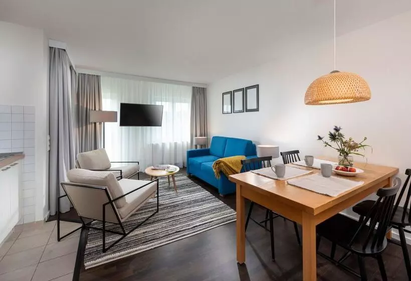 اتاق استاندارد سه تخته با چشم‌انداز استخر, ALEGRIA Plaza Paris & Spa 4*SUP