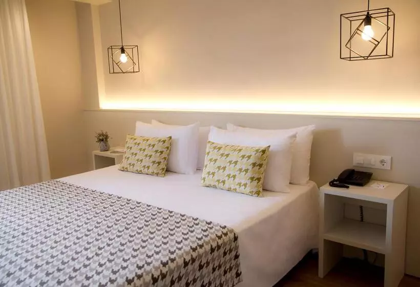 اتاق استاندارد با چشم‌انداز استخر, ALEGRIA Plaza Paris & Spa 4*SUP
