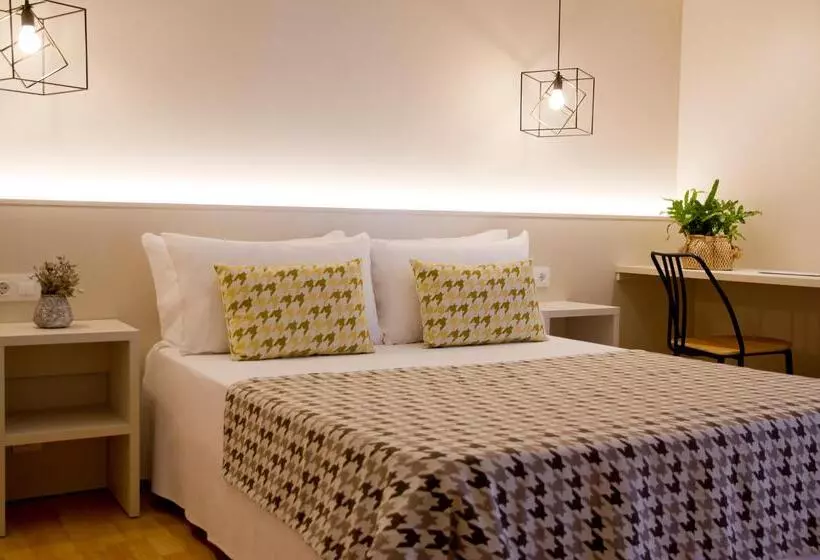 اتاق استاندارد با چشم‌انداز استخر, ALEGRIA Plaza Paris & Spa 4*SUP