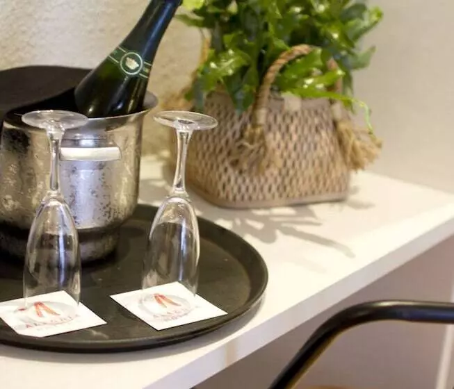 اتاق استاندارد سه نفره, ALEGRIA Plaza Paris & Spa 4*SUP