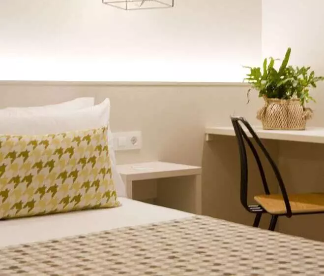 اتاق استاندارد سه نفره, ALEGRIA Plaza Paris & Spa 4*SUP