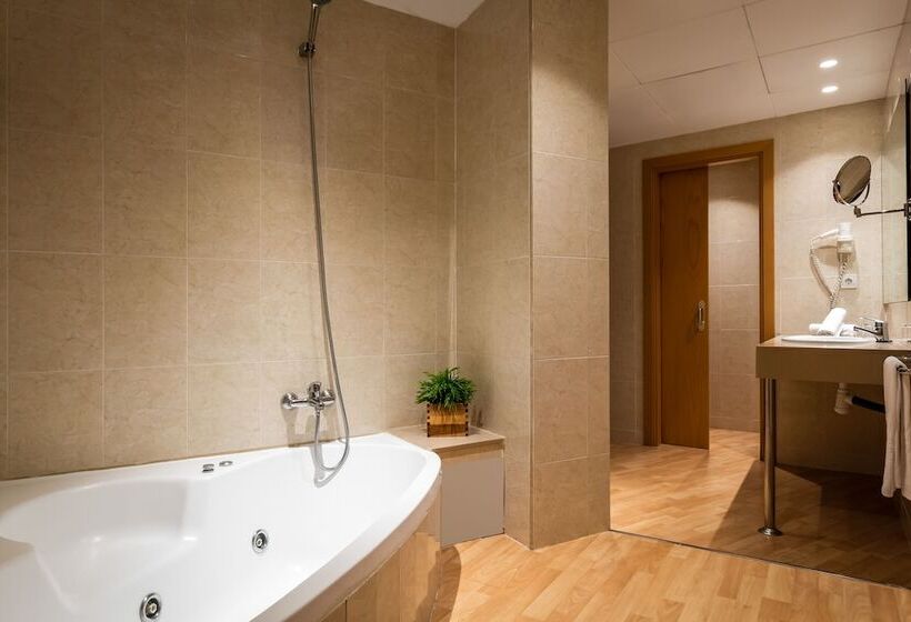 ジュニアスイート, ALEGRIA Plaza Paris SUP