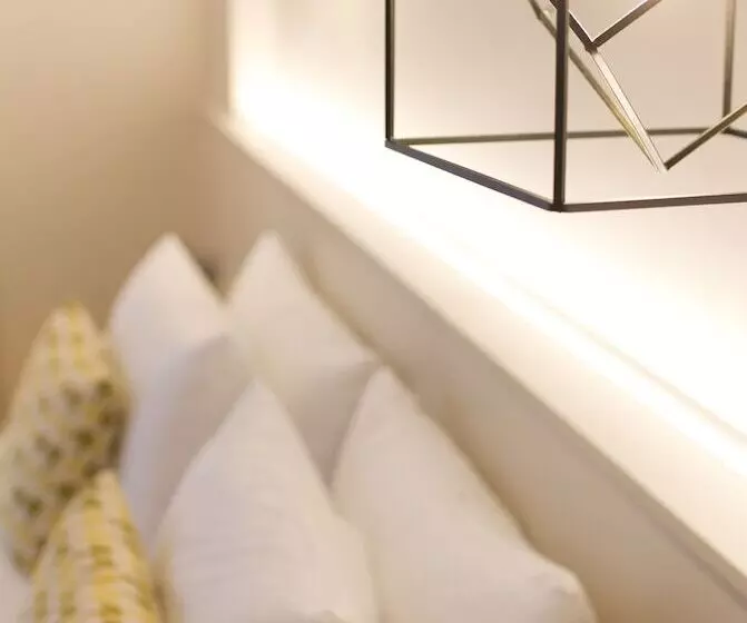 اتاق استاندارد سه تخته با چشم‌انداز استخر, ALEGRIA Plaza Paris & Spa 4*SUP