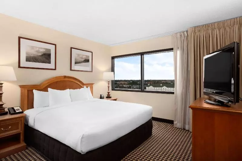 اتاق استاندارد با چشم‌انداز استخر, ALEGRIA Plaza Paris & Spa 4*SUP