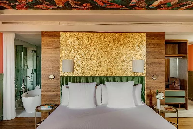 سوئیت با چشم‌انداز, Colón Gran Meliá   The Leading Hotels Of The World