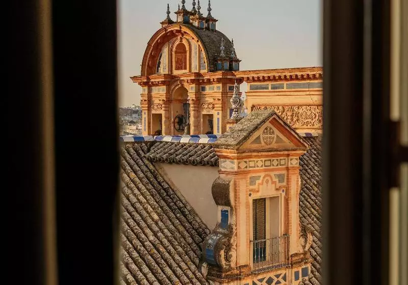 سوئیت جونیور با چشم‌انداز, Colón Gran Meliá   The Leading Hotels Of The World