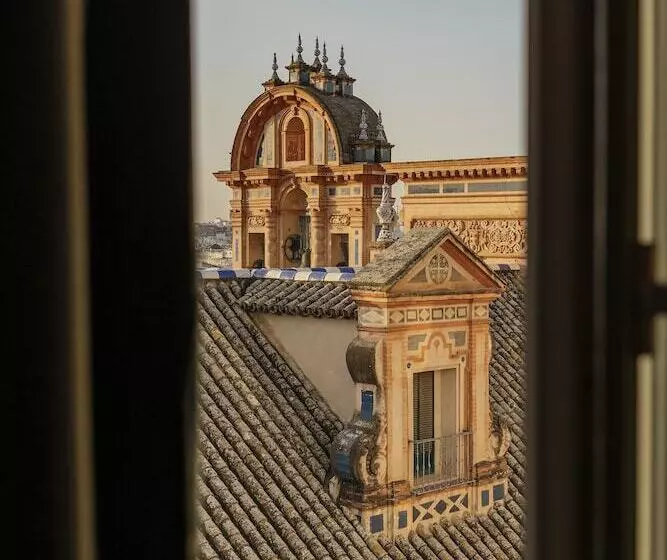 سوئیت جونیور با چشم‌انداز, Colón Gran Meliá   The Leading Hotels Of The World