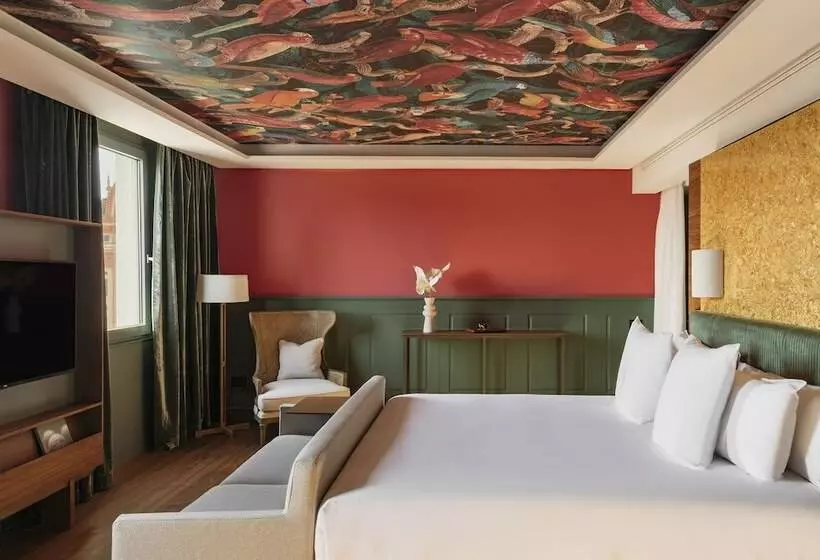 سوئیت جونیور با چشم‌انداز, Colón Gran Meliá   The Leading Hotels Of The World