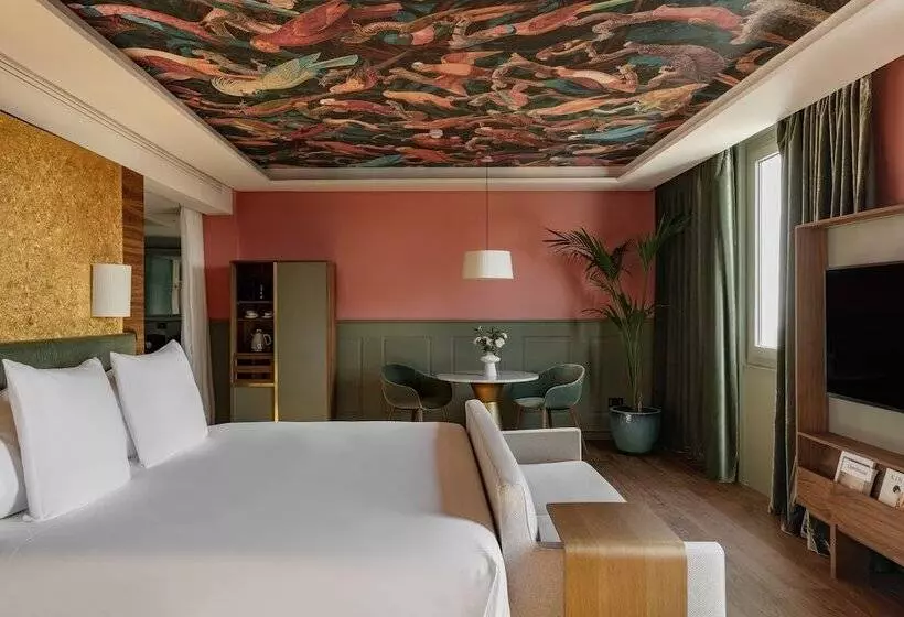 سوئیت جونیور با چشم‌انداز, Colón Gran Meliá   The Leading Hotels Of The World