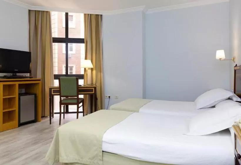 Habitación Triple Estándar, Don Curro