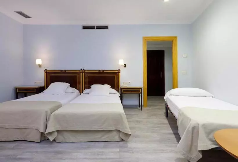 Habitación Triple Estándar, Don Curro