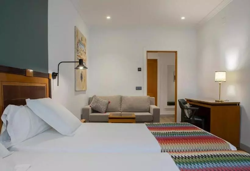 Habitación Triple Estándar, Don Curro
