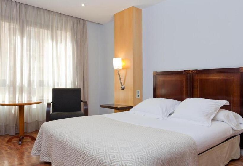 اتاق استاندارد, Don Curro