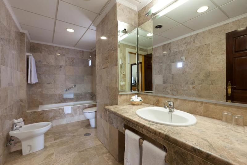 اتاق استاندارد, Don Curro