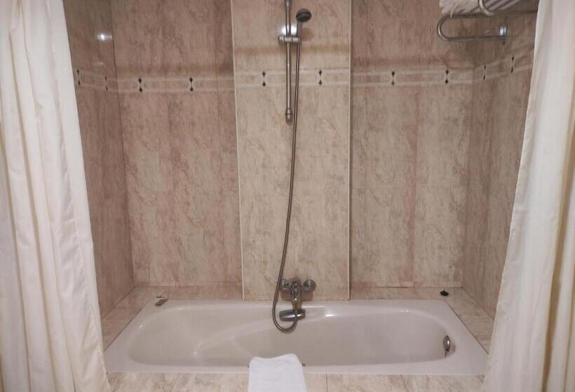 جناح جونيور, Ebora By Vivere Stays