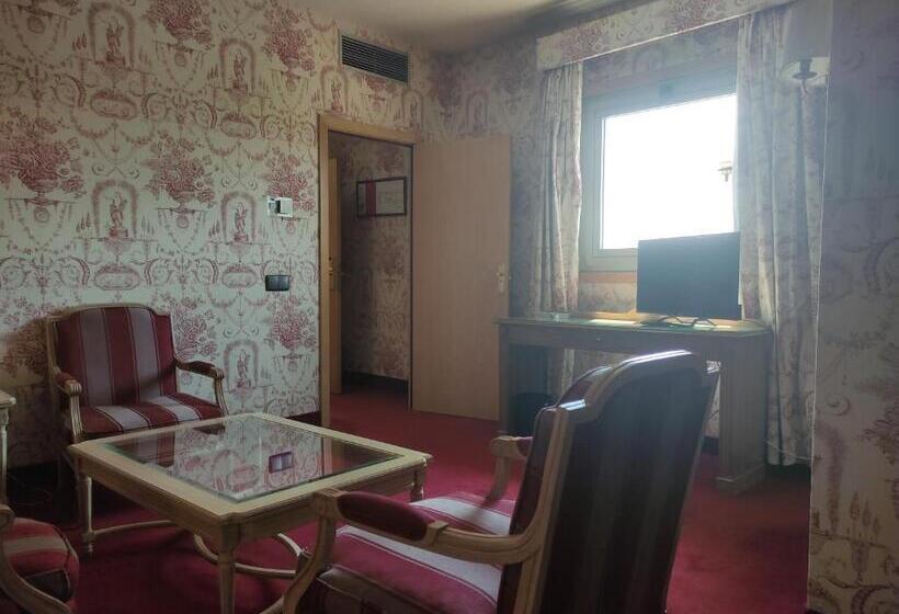 جناح جونيور, Ebora By Vivere Stays