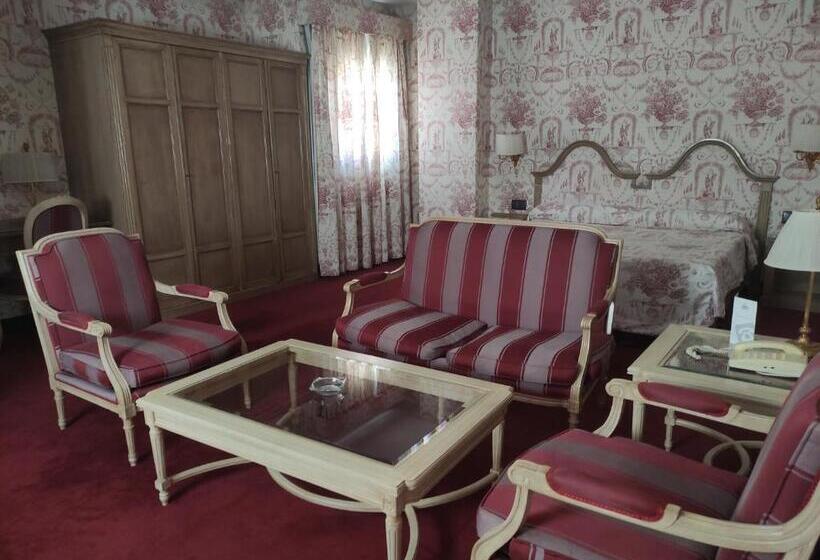 جناح جونيور, Ebora By Vivere Stays