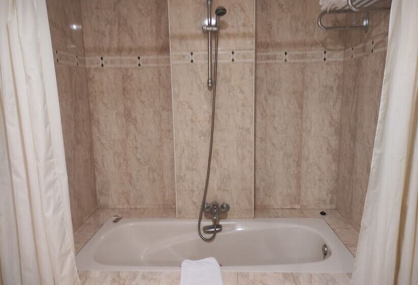 جناح جونيور, Ebora By Vivere Stays