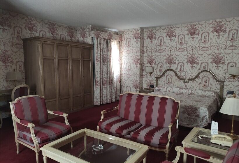 جناح جونيور, Ebora By Vivere Stays