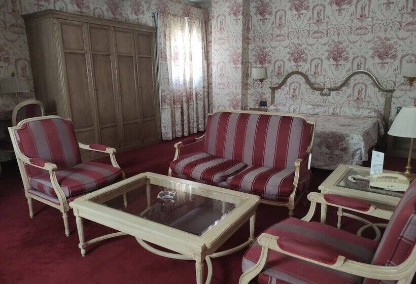 جناح جونيور, Ebora By Vivere Stays