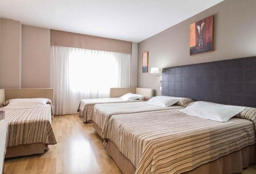 标准三人间, El Patio