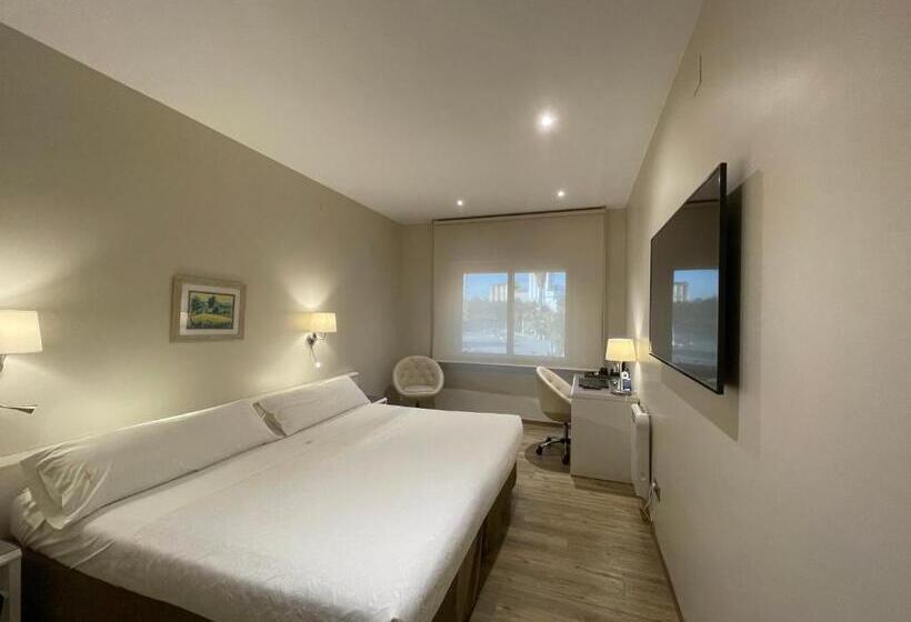 スタンダードルーム, Felix