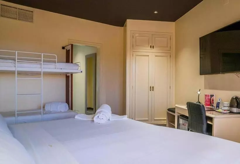 Chambre Quadruple Standard, Felix