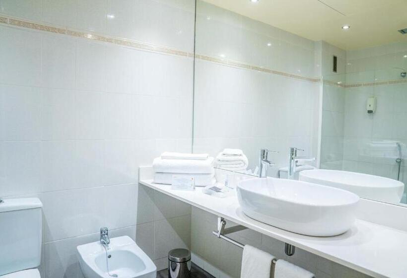 スタンダード4人部屋, Felix