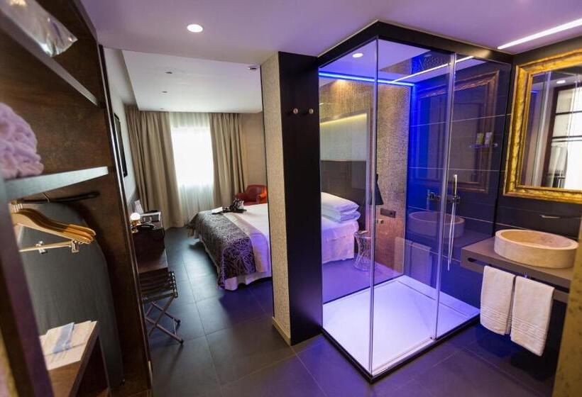 スーペリアールーム, Felix