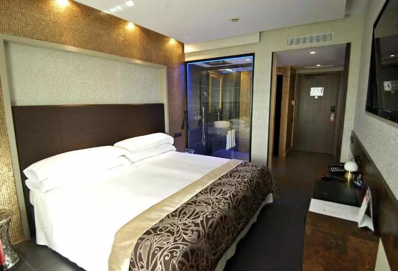 Chambre Supérieure, Felix