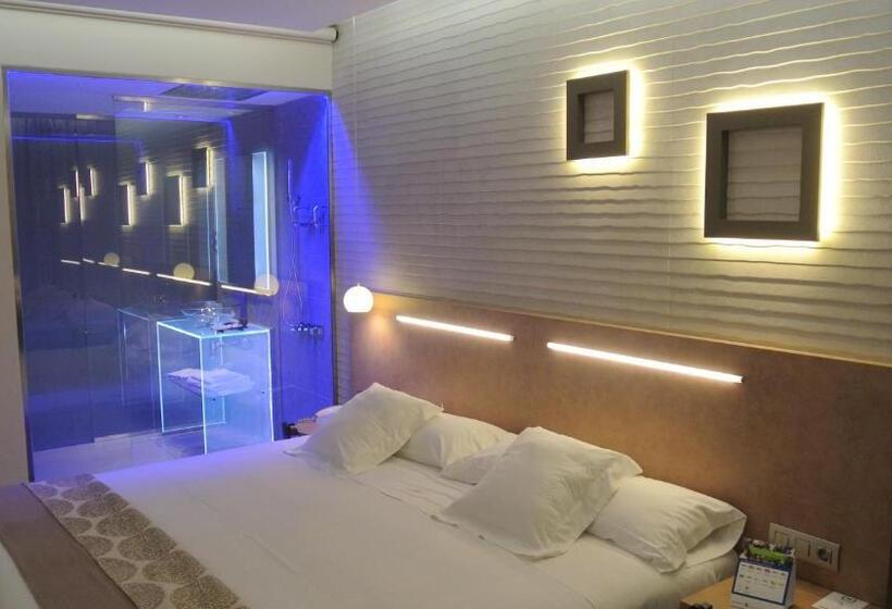 غرفة سوبيريور, Felix