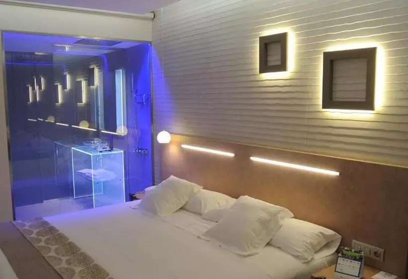Chambre Supérieure, Felix