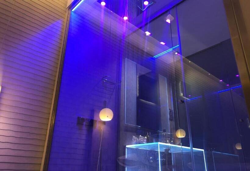 スーペリアールーム, Felix