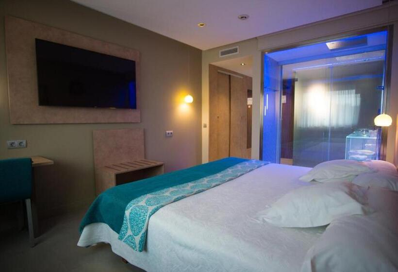 غرفة سوبيريور, Felix